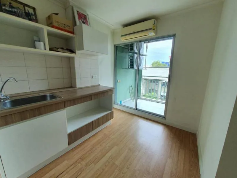 For rent, Lumpini Ville Ladprao-Chokchai 4, spacious room, fully furnished, condo on the main road, convenient to travel. If interested, don't miss it.