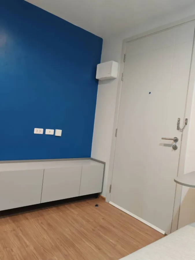 For rent: NICHE MONO RAMA 9, a room with cool tones, very comfortable to the eyes, with a clear and open city view. You can't miss booking it.