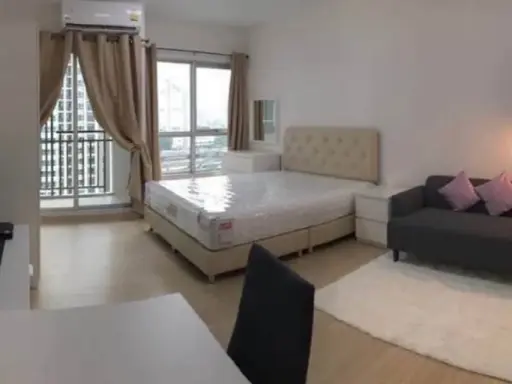 For rent: Supalai Veranda Rama 9. This unit is in a quiet zone, never had any problems with noisy neighbors. City and pool views, unobstructed. Don't images