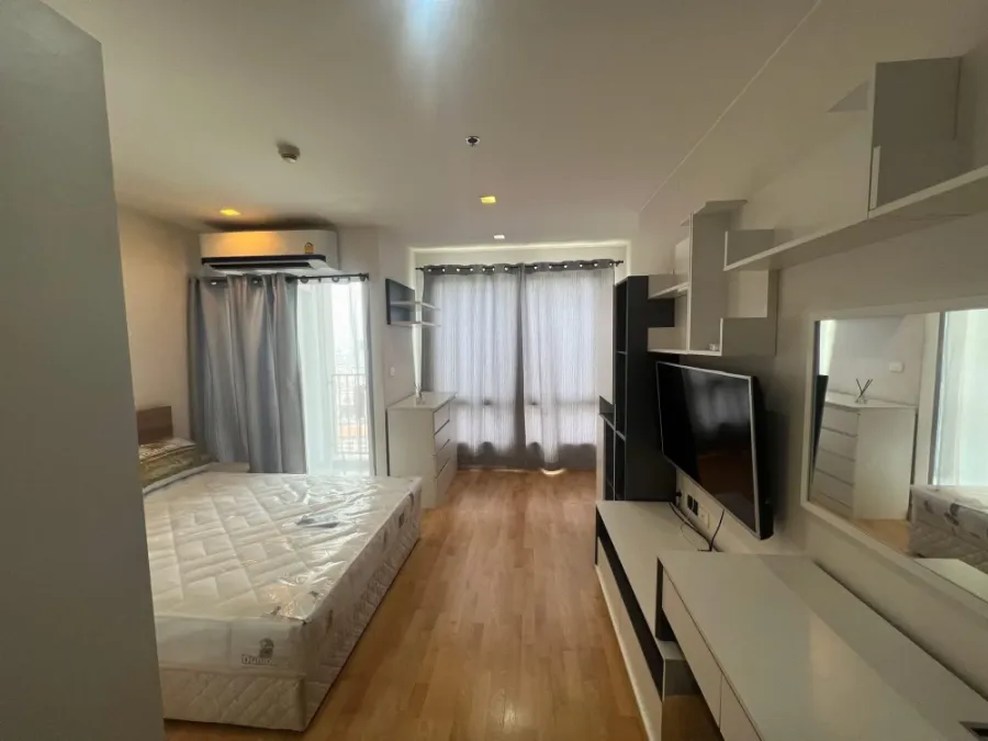 For rent: Casa Condo Asoke-Din Daeng, studio room, fully furnished with matching furniture. I must say that you must book.