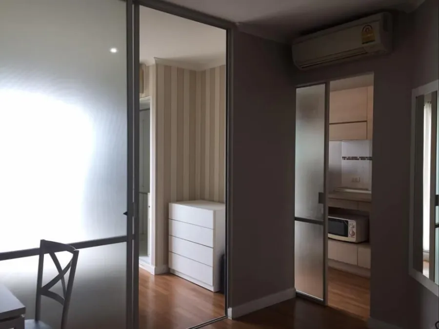 Lumpini place Ratchayothin for rent, high floor, has pool view and city view. Super beautiful. Don't just look at it. Hurry up to reserve.