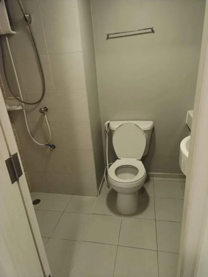 For rent Lumpini Condo Town Chonburi - Sukhumvit, separated rooms, good price, you must not miss it.