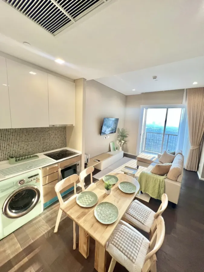 For rent: The Saint Residences, beautifully decorated unit on the 34th floor with views of Chatuchak Park and Union Mall. Book now!