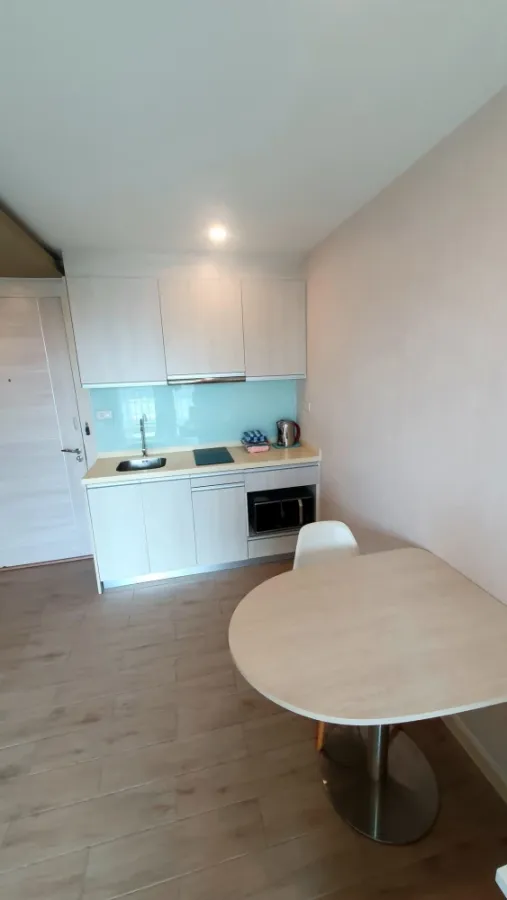 For rent or sale: Seven Seas Condo Resort Jomtien Pattaya, Building A, 5th floor, corner room, has a large balcony, ready to reserve now.