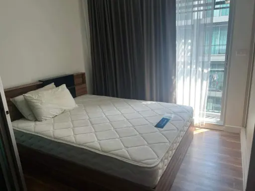 For sale, for rent, Condo A Space Me Sukhumvit 77, partitioned room, 6th floor, swimming pool view. Just carry your bag and move in.