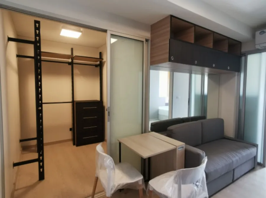 Niche id @ Pakkret Station for rent, decorated with built-in rooms. There is a separate dressing room. Very good. If interested, hurry to reserve.