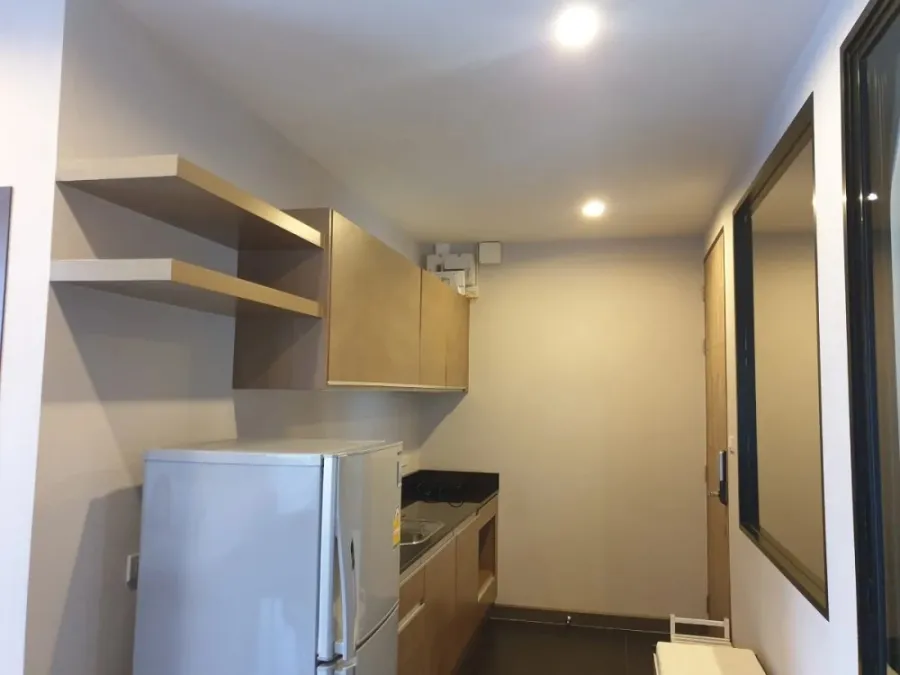 For rent: I-Zen Prime Condominium. The rooms are divided into large proportions and have usable space. Fully furnished, book now