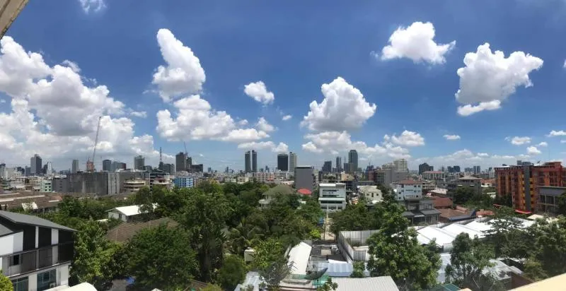 ขายคอนโดรัชดาซิตี้18 ขนาด45.18ตรม วิวสวยทั้งห้องนอนและระเบียง ตึกเพชร ห้องหัวมุมชั้น8 มีระเบียง