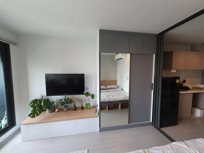 full built-in Make good use of every space in the room. No matter how many items, I can take it. Life ladprao. This room is great.