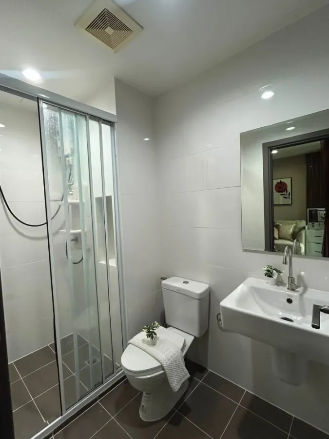 Condo for rent at The Base Park West, 4th floor, with Habito Mall view. Quiet and peaceful, no highway noise. Convenient and fully equipped. Book now!