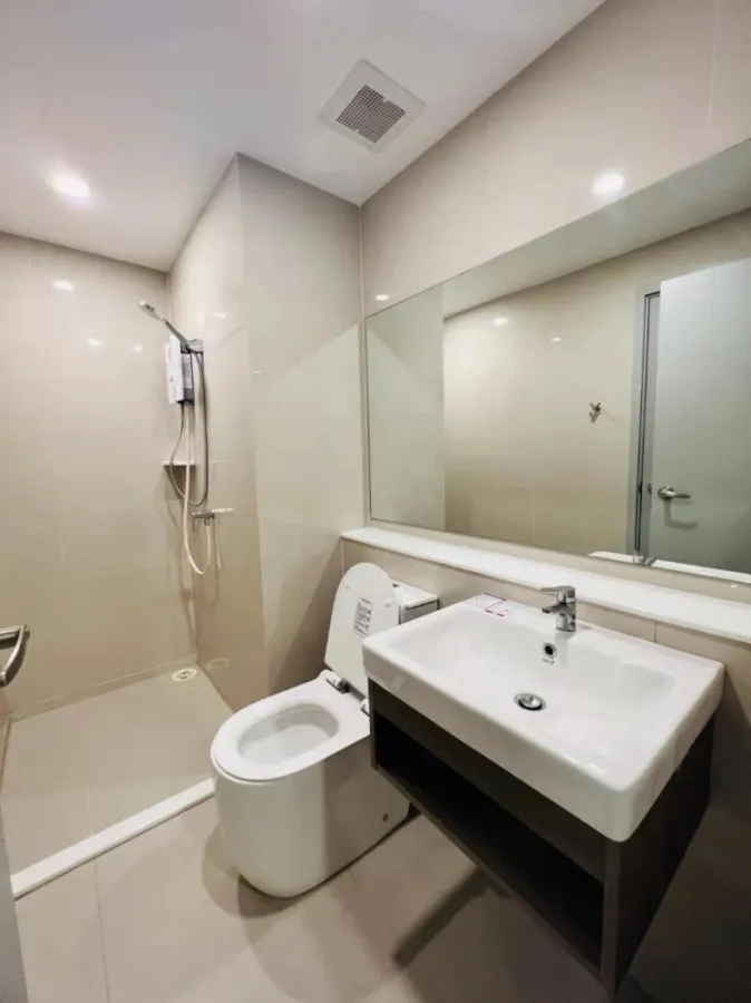 For rent!! Condo Aspire Asoke-Ratchada, fully furnished, good location, near MRT Rama 9, don't miss it!!