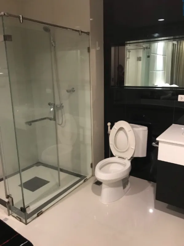 Condo for rent, The Address Sukhumvit 28, large room, high floor, beautiful view, fully furnished. Missed it and wait a long time again.