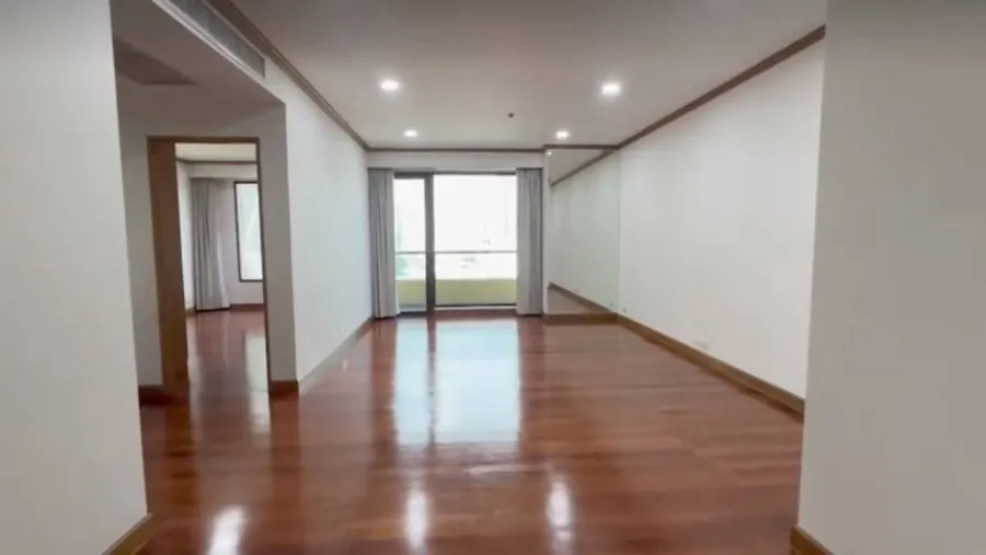 Urgent sale! Condo Baan Chao Phraya, empty room, 17th floor, Chao Phraya River view, spacious usable area, must hurry and reserve now.