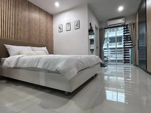 For sale: Pratchaya Place Ratchada-Huai Khwang. The room is decorated with great built-in walls. Cool furniture You can just come and stay. images