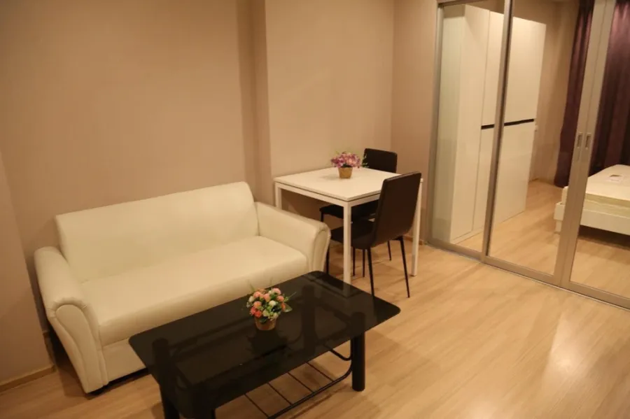 For rent: Casa Condo Ratchada-Ratchaphruek. The room is simply decorated, ready to move in, big screen TV, don't miss it.