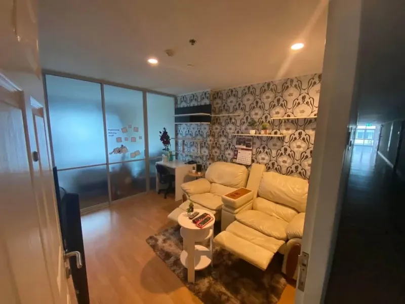 ขาย U-Delight Condo @ Huay-Kwang Station ห้องกว้างขวาง ติดวอลเปเปอร์ทั้งห้อง สะดวกครบจบที่นี่ จองเลย