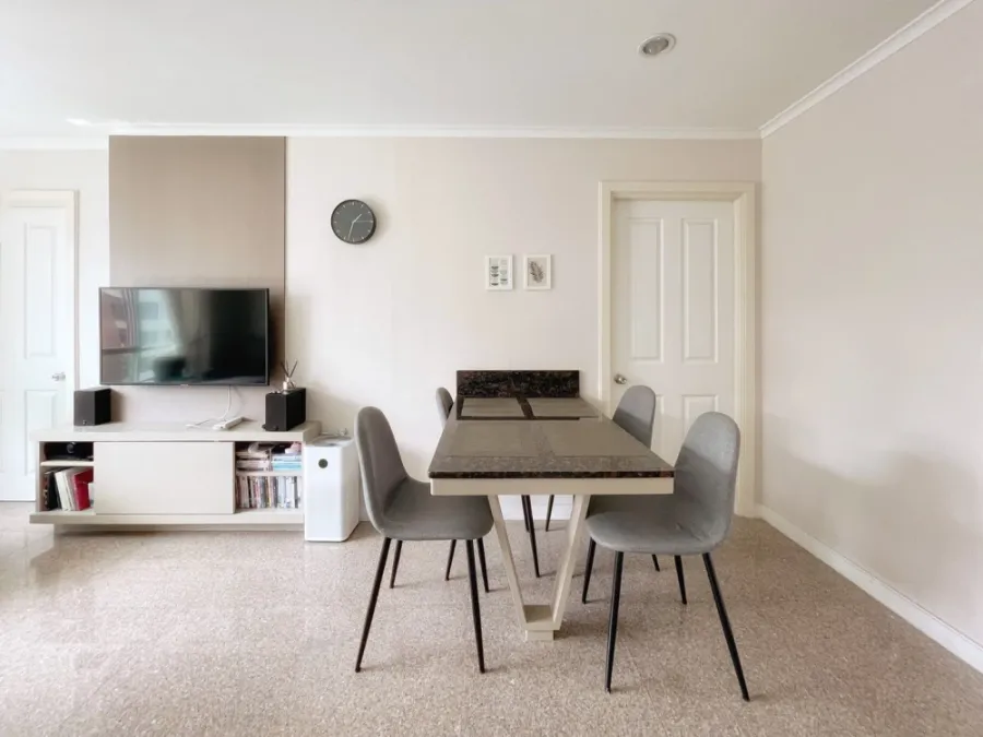 For sale or rent: Lumpini Park Riverside - Rama 3, a riverside condo on the Chao Phraya River. City views and a swimming pool provide a cool breeze al