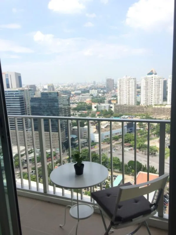 ขาย! Abstracts Phahonyothin Park ห้องโล่งโปร่งสะบาย จิบเครื่องดื่มชิวๆ วิวดีๆ พร้อมอยู่ ย้ายเลย!