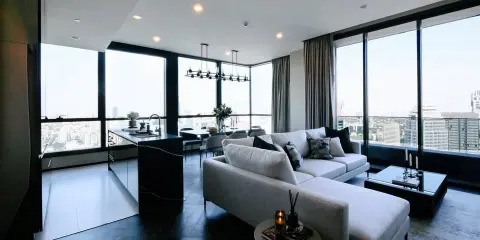 ให้เช่า The ESSE Sukhumvit 36 3 ห้องนอน 3 ห้องน้ำ ชั้นสูงมากเวอร์ ตกแต่งสวย เฟอร์นิเจอร์ เครื่องใช้ไฟฟ้าครบ วิวถนนสุขุมวิท ทองหล่อ ต้องจัดแล้ว