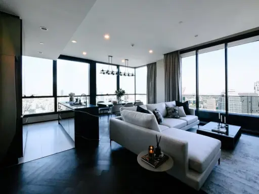 For rent: The ESSE Sukhumvit 36, 3 bedrooms, 3 bathrooms, very high floor, beautifully decorated, complete with furniture and appliances, Sukhumvit Ro