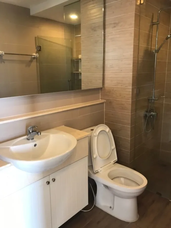 For rent: The Blu X Bangsaen. Beautifully decorated unit with high-quality built-in furniture. Prime location with convenient transportation. Book now