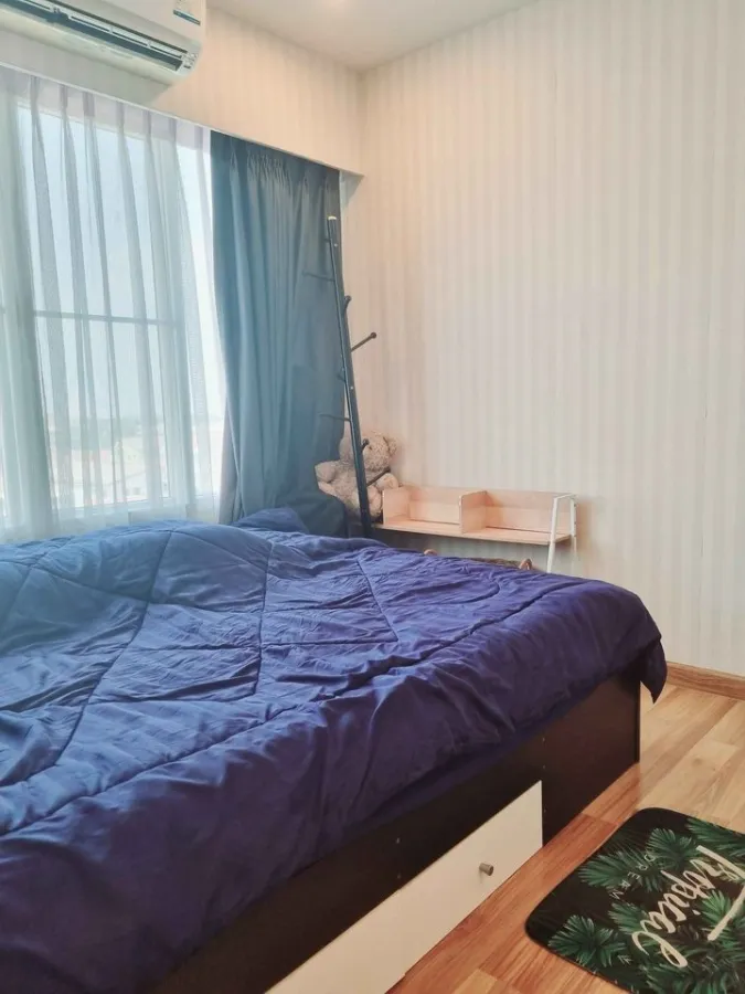 Urgent sale, Anna Condo Bang Phlu, room with good wallpaper. Great price Come own this place.