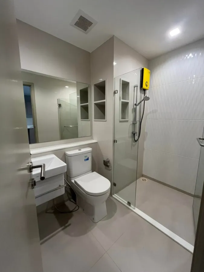 Sale Life Ladprao, empty room, high floor, city view, room decoration type, must be reserved You can reserve in advance.