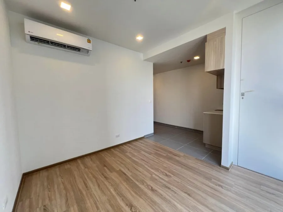 XT Phayathai for sale, high floor, stunning city view. The sun doesn't shine in the north. The room isn't hot. Interested in owning it? Book now.
