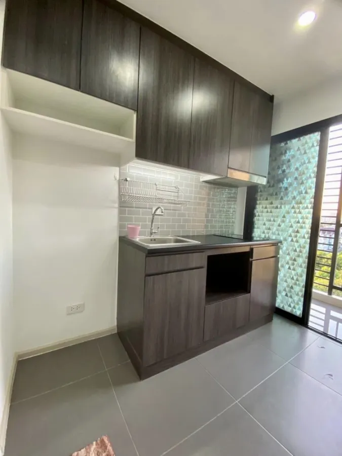 For sale: D Mark Condo Sutthisan, 6th floor, separated rooms, great Buit-In bed, if you miss it you will regret it, hurry up.