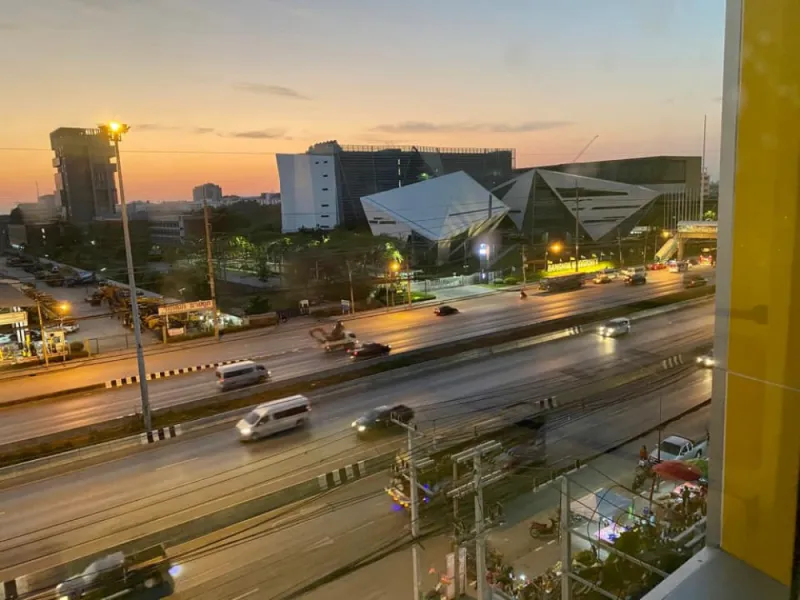 For Rent Attitude BU 1 ห้องนั่งเล่น 1 ห้องน้ำ ชุดครัว build-in ชั้น 7 ได้วิวมอกรุงเทพ สวยมาก จองด่วน