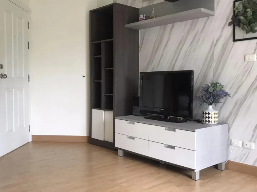 For rent The Links Sukhumvit 50 ห้องกว้างอยู่สบาย ผนังกรุหินอ่อนอย่างดีพร้อมโซฟาหนังตัวใหญ่ ห้ามพลาด