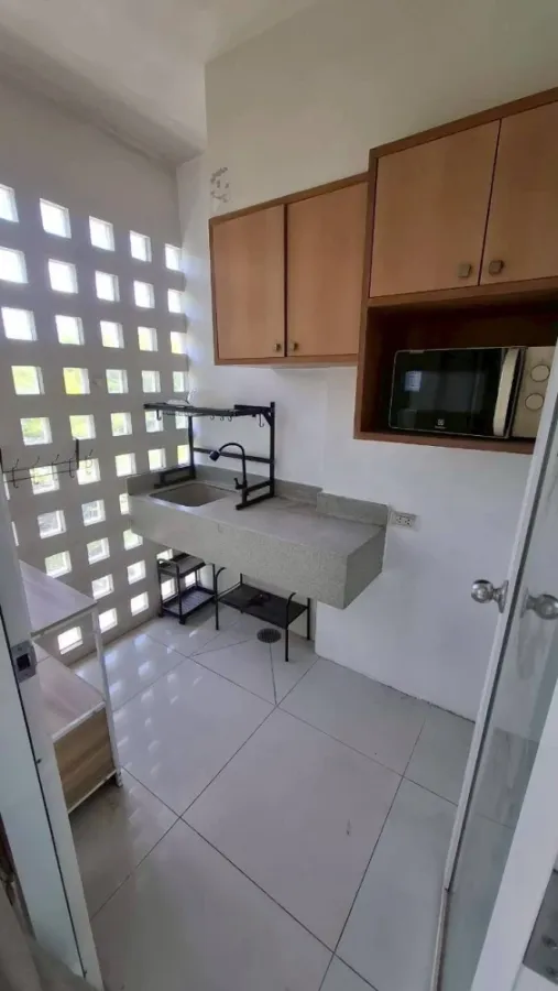 For rent: I House Rama9–Eakamai, studio room, fully furnished with appliances. Just bring your bags and move in!