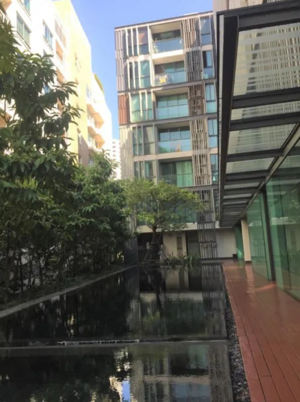 ขาย/เช่า คอนโด เวีย 49 ชั้น 8 ห้องมุม วิวสระว่ายน้ำ พร้อมอยู่ อย่ารอช้า