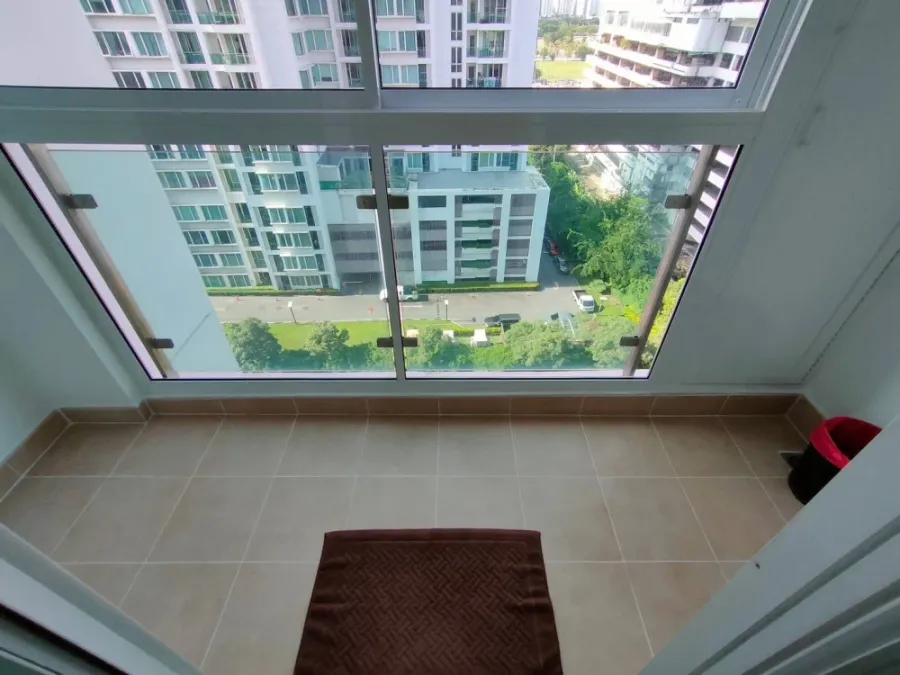 For sale TC Green 1 bedroom 1 bathroom, comes with furniture and complete facilities. Don't miss out on this great deal.