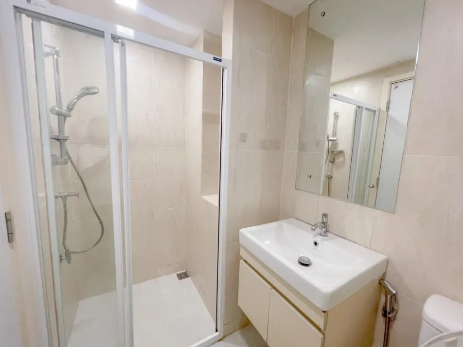 Condo for rent, Atmoz Ladprao 71, nice decorated room Install wallpaper in the whole room and get the best price. Book now.