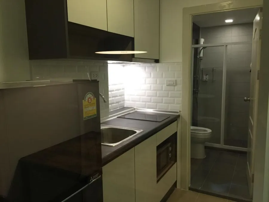 Sell The One Plus D Huamark 12, built-in furniture, ready to move in appliances. Only one bag can go in.