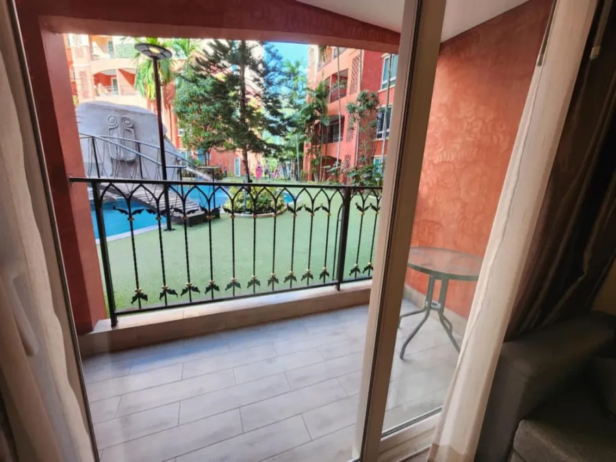 For rent: Seven Seas Condo Resort Jomtien, 1st floor, room next to the pool, fully furnished as shown in the picture. Hurry and reserve now before you