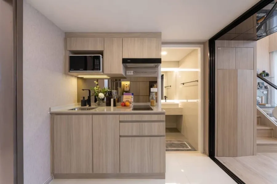 Selling a pre-sale unit at Origin Place Phetkasem, 12th floor, high ceilings, spacious and airy, fully furnished. Book now!