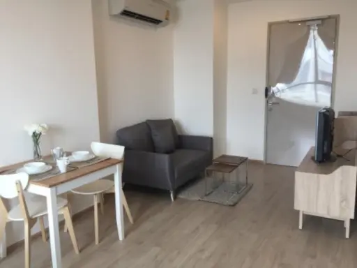Rent Ideo Q Chula Samyan, this room is nice to live, full of furniture