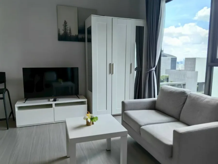 For rent: Life Asoke-Rama 9, studio room, fully furnished and equipped with appliances. Just bring your bags and move in!