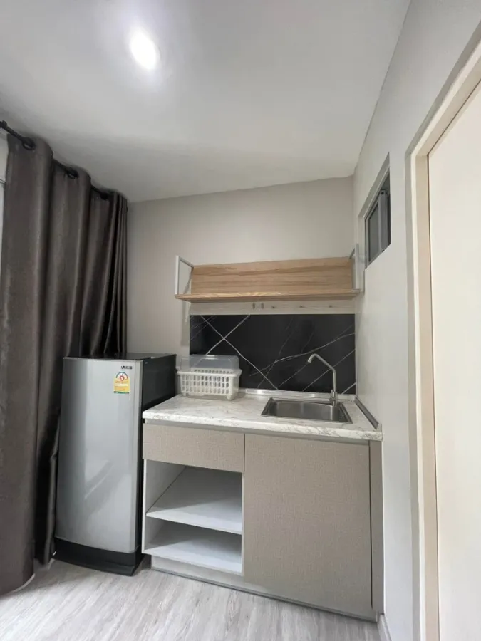 ให้เช่า วี คอนโด ลาดกระบัง อาคาร A2 ชั้น 2 รีโนเวทใหม่ทั้งห้อง พร้อมอยู่ ราคากัรเอง รีบจองก่อนหมด!!