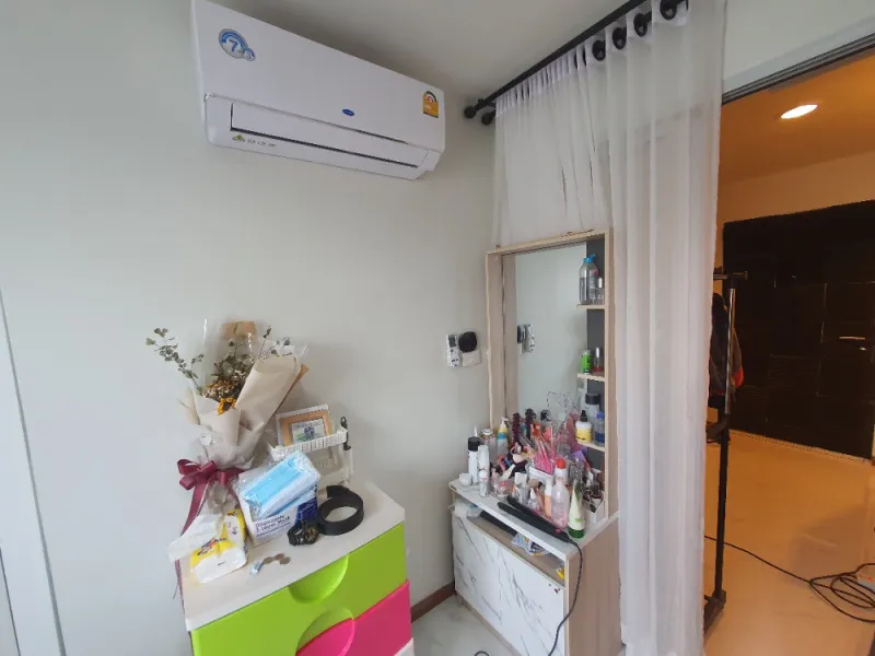 ขาย คอนโด ดีคอนโด รัตนาธิเบศร์ ห้องตกแต่งใหม่ พื้นปูกระเบื้องหินอ่อนสีขาว สวย น่าอยู่สุดๆ