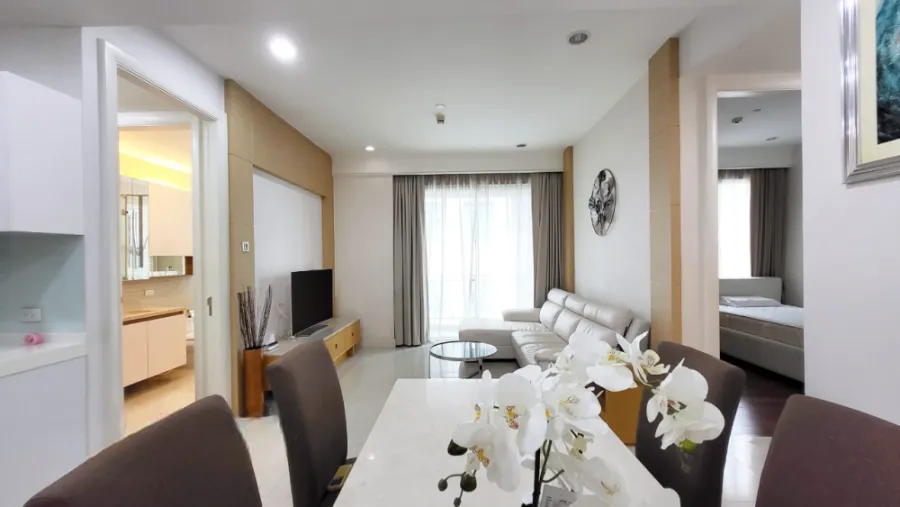 ขาย คิว หลังสวน ห้องไซส์ใหญ่ พื้นที่ใช้สอยเยอะมาก ฟีลอบอุ่นเหมือนอยู่บ้าน สนใจจองเลย