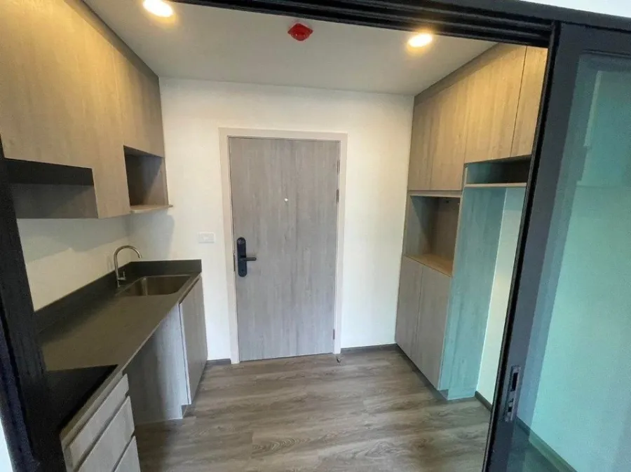 Selling THE ORIGIN ONNUT, empty room, room decorating lovers shouldn't miss it. Condo in the heart of the city Travel very comfortably, quickly.