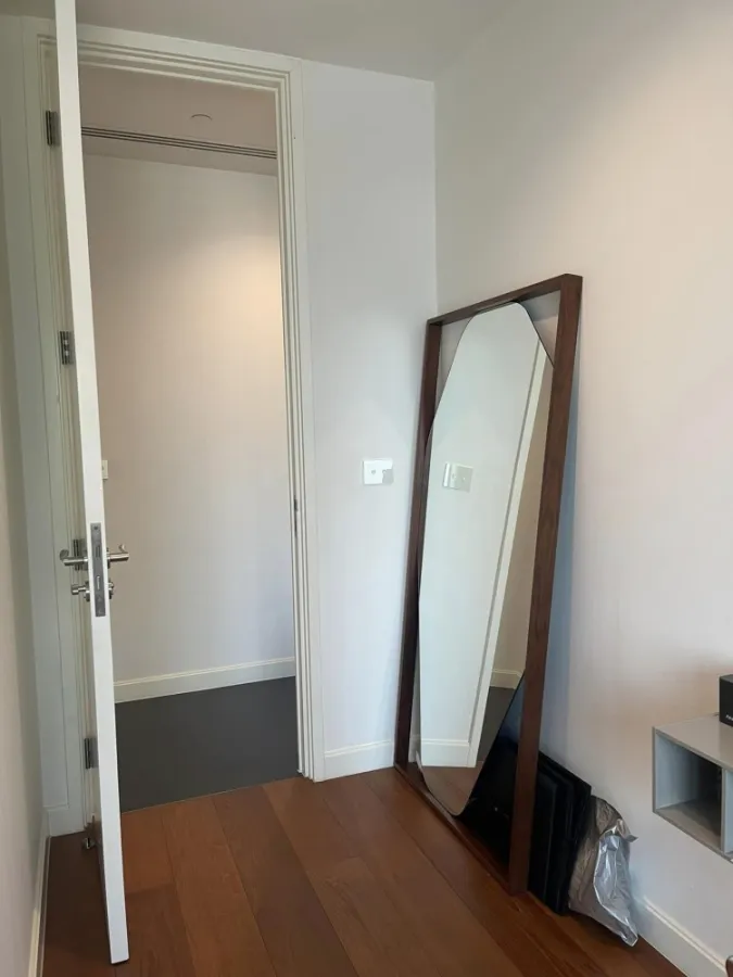 For rent, 185 Ratchadamri, the most popular furniture, full of huge wardrobes. The room is ready Hurry up to reserve now.
