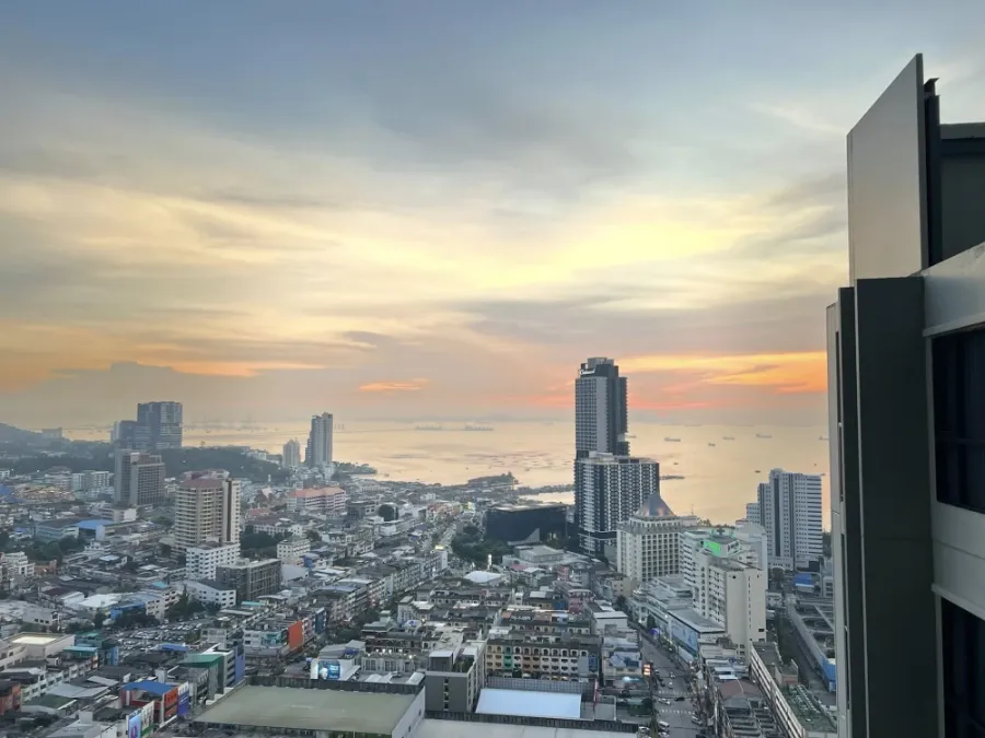 For rent: KEEN Centre Sriracha, 1 bedroom, 1 bathroom, good location, beautiful sea view, not blocked, hurry and reserve now!