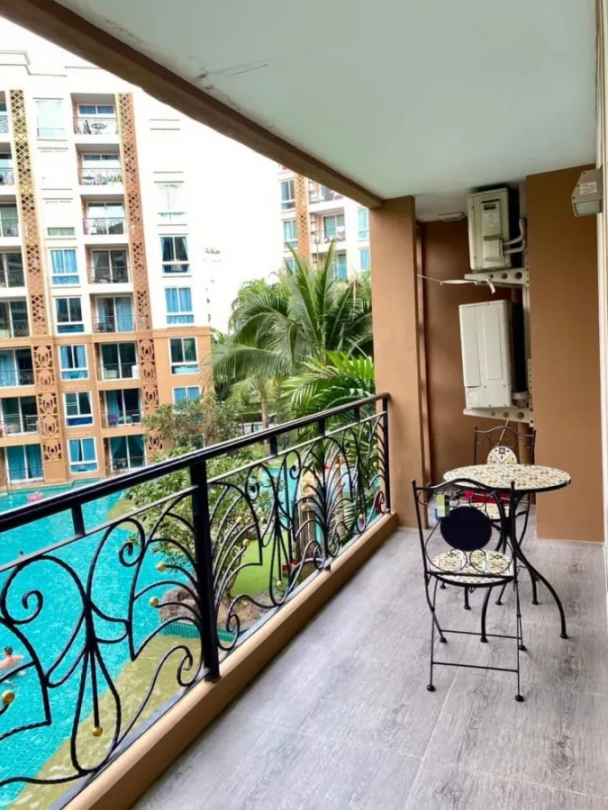 For sale / rent Atlantis Condo Resort Pattaya (Jomtien), very large room with amenities, reserve now.