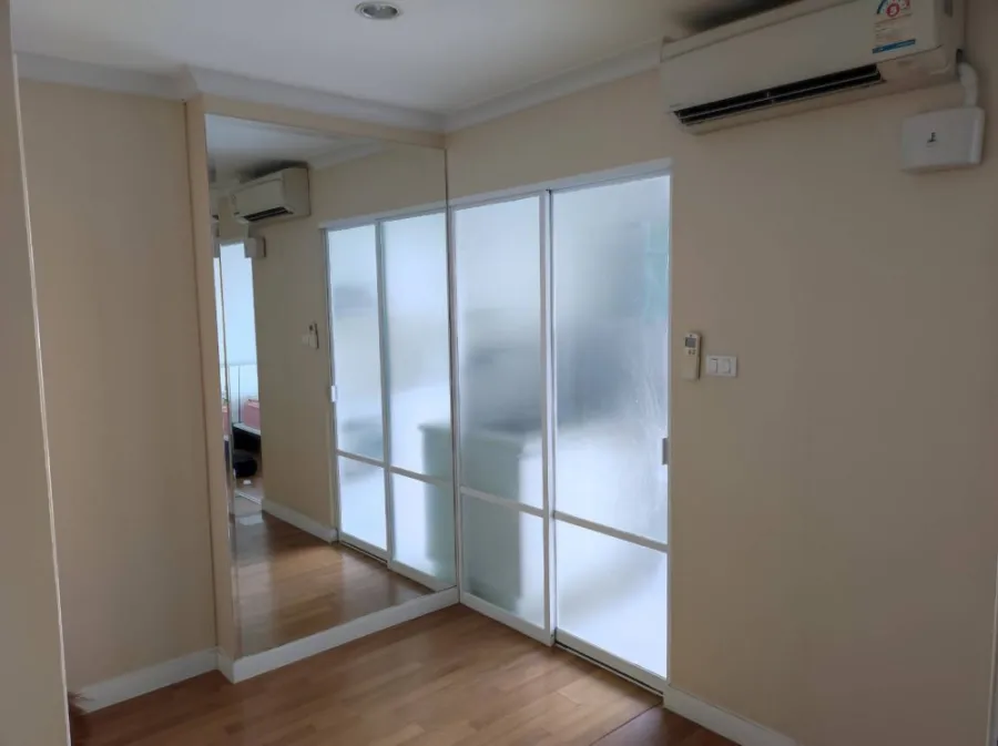 For rent, Lumpini Place Rama 9-Ratchada, very beautiful view, spacious room, not cramped, fully furnished, hurry and reserve before you miss out.