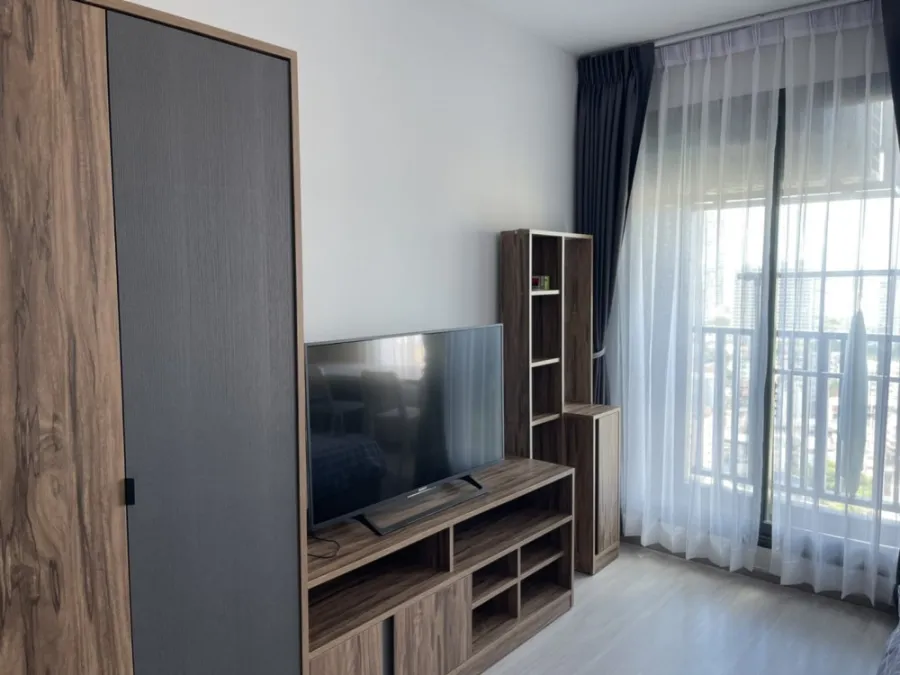 For rent Life Ladprao, beautiful room, high floor, beautiful view, can't go wrong.