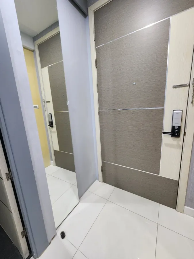 Condo Apus for rent, spacious room, lots of usable space, beautiful wallpaper, good location, don't miss out on this great deal.